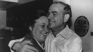 Blumberg celebrating the news of his Nobel Prize in 1976 with his wife Jean.