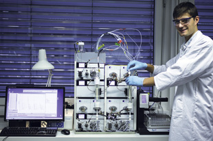 MIXING IT UP: Affinity chromatography can be simplified by using mixed-mode resins. In this photo an employee of ChromaCon AG is using a 2-column lab-scale unit of the company’s ContiChrom platform.